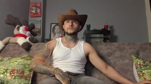 Snapshot of _emilio_escobar chatting on December 22, 10:38 am Emilio online show from December 22, 10:38 am