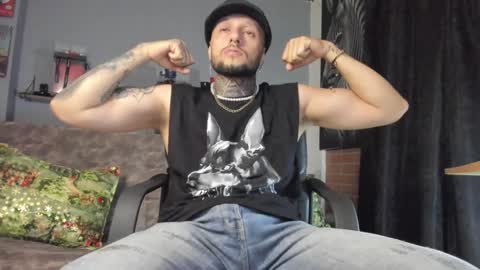 Snapshot of _emilio_escobar chatting on December 7, 10:06 am Emilio online show from December 7, 10:06 am