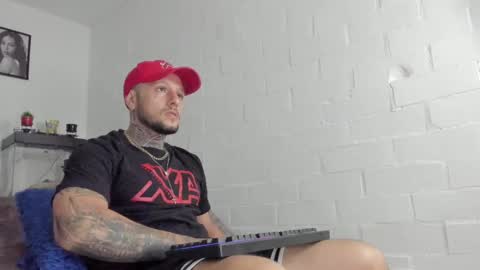 Snapshot of _emilio_escobar chatting on March 1, 10:24 am Emilio online show from March 1, 10:24 am