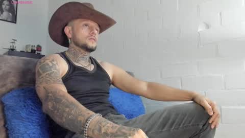 Snapshot of _emilio_escobar chatting on March 12, 10:05 am Emilio online show from March 12, 10:05 am