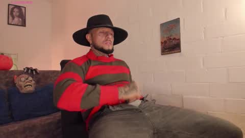 Snapshot of _emilio_escobar chatting on October 13, 10:39 am Emilio online show from October 13, 10:39 am
