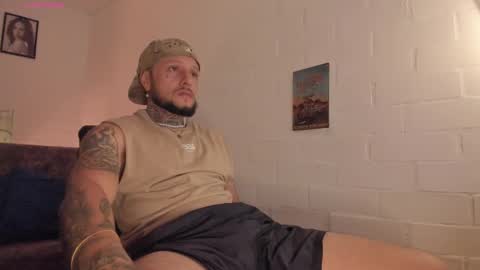Snapshot of _emilio_escobar chatting on October 6, 9:38 am Emilio online show from October 6, 9:38 am