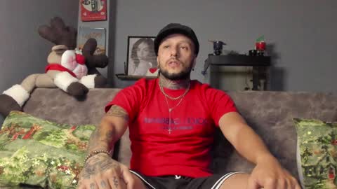 Snapshot of _emilio_escobar chatting on December 28, 10:36 am Emilio online show from December 28, 10:36 am