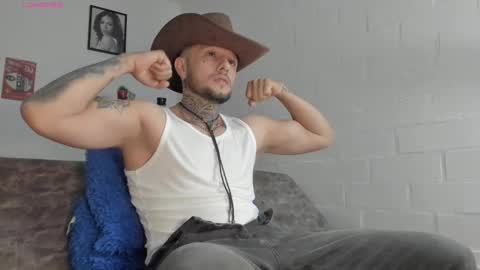 Snapshot of _emilio_escobar chatting on February 26, 10:05 am Emilio online show from February 26, 10:05 am