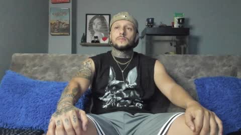Snapshot of _emilio_escobar chatting on January 12, 10:34 am Emilio online show from January 12, 10:34 am