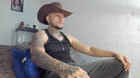 Snapshot of _emilio_escobar chatting on February 28, 10:09 am Emilio online show from February 28, 10:09 am