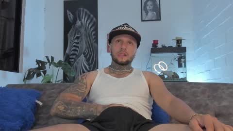 Snapshot of _emilio_escobar chatting on February 7, 12:09 am Emilio online show from February 7, 12:09 am