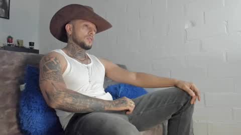 Snapshot of _emilio_escobar chatting on March 2, 10:03 am Emilio online show from March 2, 10:03 am