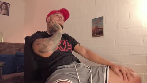 Snapshot of _emilio_escobar chatting on October 2, 9:41 am Emilio online show from October 2, 9:41 am