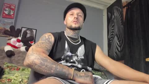 Snapshot of _emilio_escobar chatting on December 15, 1:24 am Emilio online show from December 15, 1:24 am