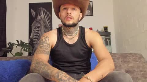 Snapshot of _emilio_escobar chatting on February 3, 10:25 am Emilio online show from February 3, 10:25 am