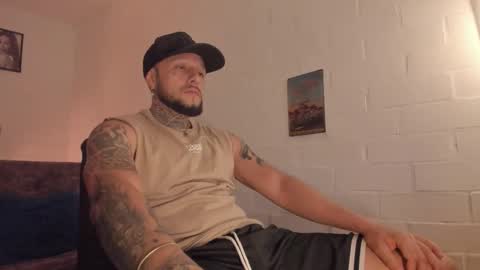 Snapshot of _emilio_escobar chatting on October 20, 9:25 am Emilio online show from October 20, 9:25 am