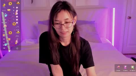 _emily__strike_ online show from November 30, 10:33 am