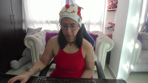 Snapshot of _emma_loyd_ chatting on December 28, 4:30 pm Emma online show from December 28, 4:30 pm