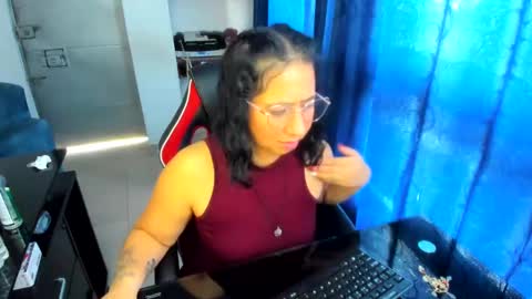Snapshot of _emma_loyd_ chatting on March 4, 7:54 pm Emma online show from March 4, 7:54 pm