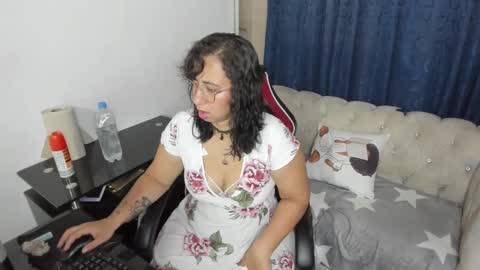 Snapshot of _emma_loyd_ chatting on October 2, 1:26 am Emma online show from October 2, 1:26 am
