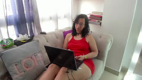 Snapshot of _emma_loyd_ chatting on December 28, 7:43 pm Emma online show from December 28, 7:43 pm