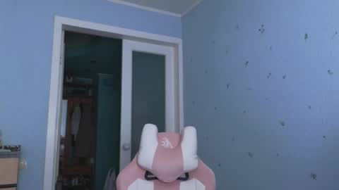 Snapshot of _enni__ chatting on February 18, 5:42 pm Sam online show from February 18, 5:42 pm
