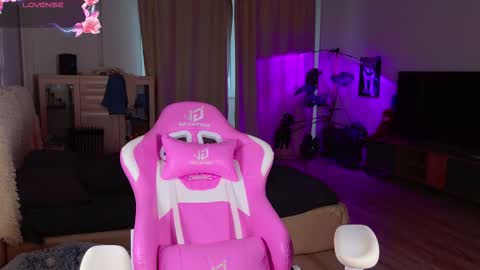 Mia  online show from November 4, 4:14 am