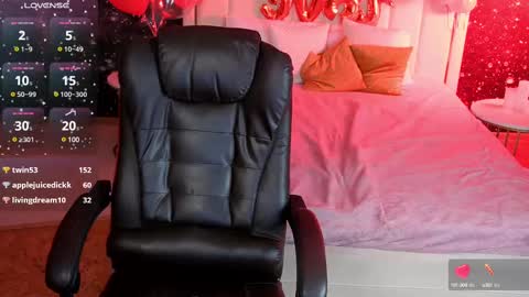  F R A U  online show from March 8, 7:05 am