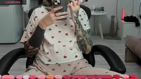 Alis online show from December 17, 7:37 am