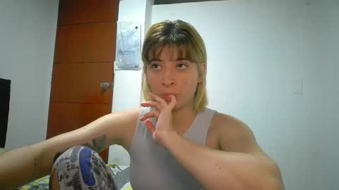Mia-foster online show from April 28, 2:38 am