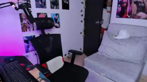 LEEP  online show from November 8, 5:21 am