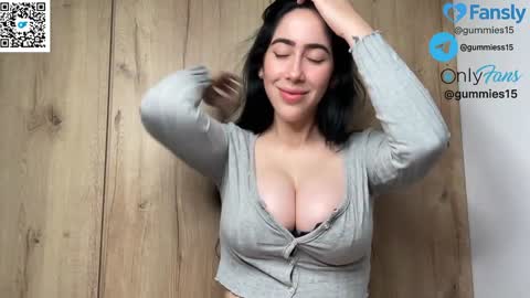 Snapshot of _gummies15 chatting on September 25, 2:07 am sara online show from September 25, 2:07 am