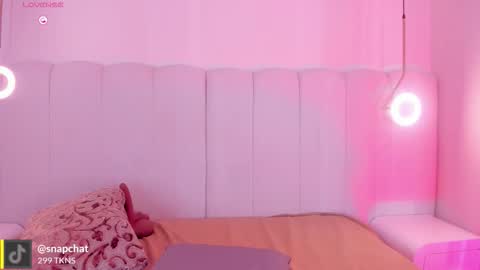 Darlis  online show from February 11, 8:01 pm