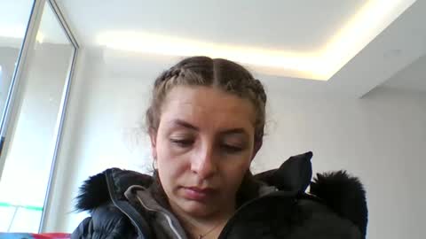 Isa online show from April 8, 1:14 pm