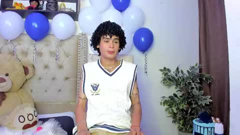 Snapshot of _jaay77 chatting on February 9, 10:43 pm Jay online show from February 9, 10:43 pm