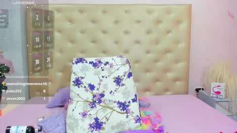 Snapshot of _jade_01 chatting on October 18, 4:11 pm J A D E online show from October 18, 4:11 pm