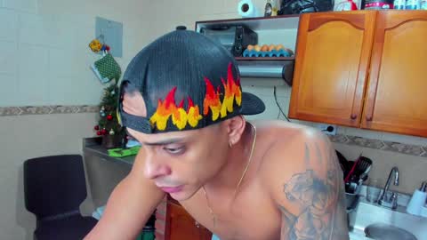 Snapshot of _jahtuzi_ chatting on December 26, 5:15 am JACKTUZZI instagram online show from December 26, 5:15 am