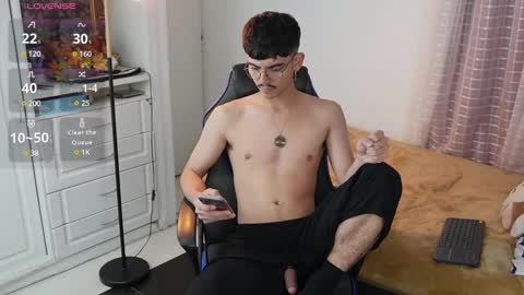 Snapshot of _jamesboy chatting on January 28, 3:36 am James online show from January 28, 3:36 am