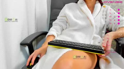 _justcallme_ online show from February 14, 8:26 pm