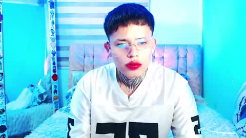 mod online show from May 25, 6:52 am