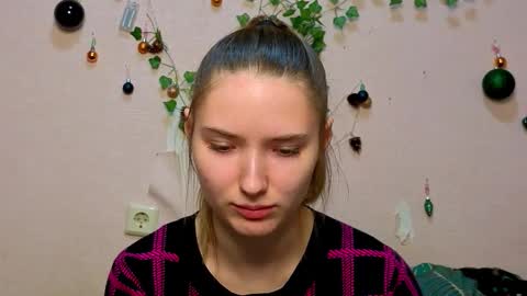 _kikiclark_ online show from February 5, 8:56 pm