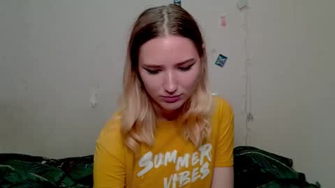 _kikiclark_ online show from October 17, 9:19 pm