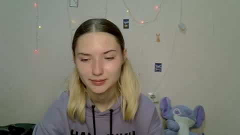 _kikiclark_ online show from September 14, 8:43 pm