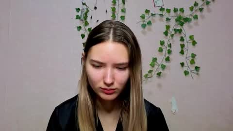 _kikiclark_ online show from December 21, 9:16 am