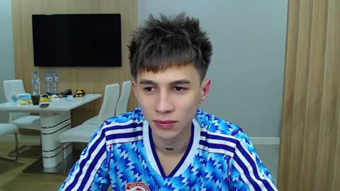 Snapshot of _kurt chatting on December 2, 6:05 pm Kurt online show from December 2, 6:05 pm