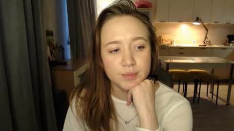 _lalune_ online show from March 5, 1:53 pm