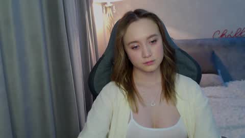 _lalune_ online show from February 23, 8:44 pm