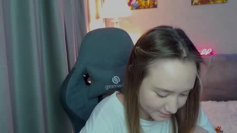 _lalune_ online show from February 21, 4:48 pm