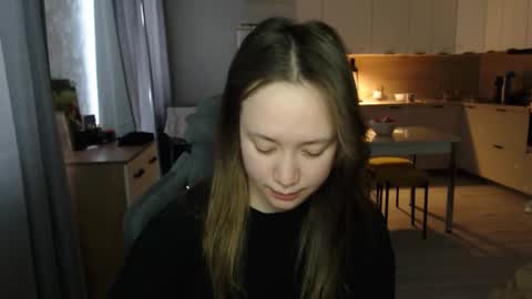 _lalune_ online show from February 11, 10:08 am