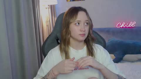 _lalune_ online show from February 26, 7:42 pm