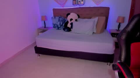 Liily online show from November 29, 8:05 pm