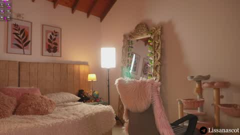 Lissana online show from April 15, 7:58 pm