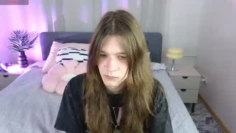 _lou1s_ online show from July 23, 3:42 pm