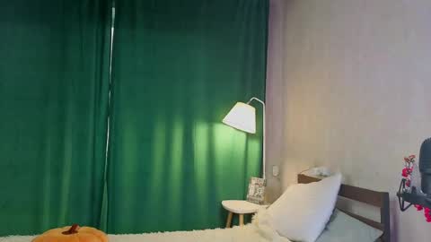 _lucystars online show from April 18, 11:23 am